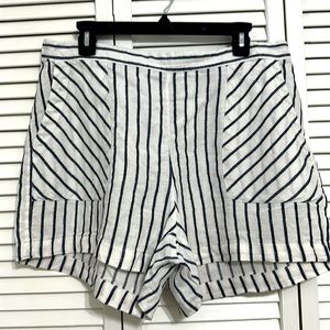 Ellen Tracy Large Wide Leg Linen Blue & White Stripe Deep Pocket Shorts